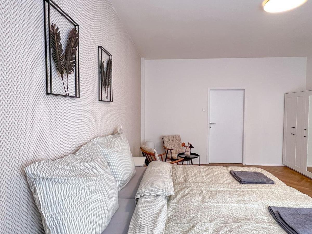 96M2 Of Comfort And Style: 4Bd Apartment In Old Town Братислава Екстериор снимка
